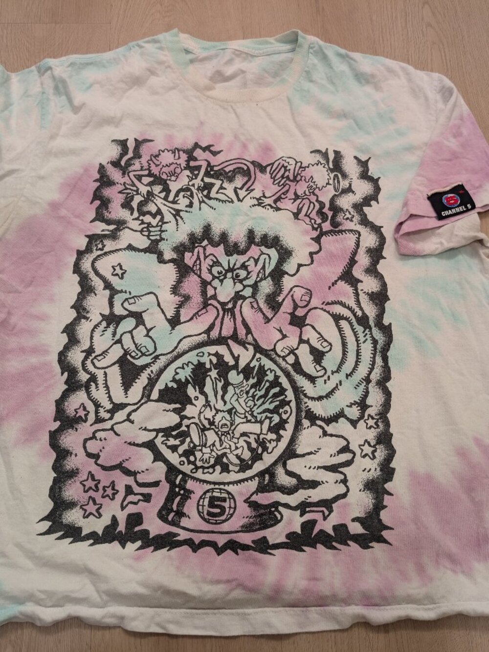 SIZE Andrew Callaghan Channel 5 YouTube Tshirt Tie Dye Right Wing Reporter Short